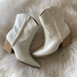 ☀️DOLCE VITA Karyn Western Boot Ivory Women’s 8